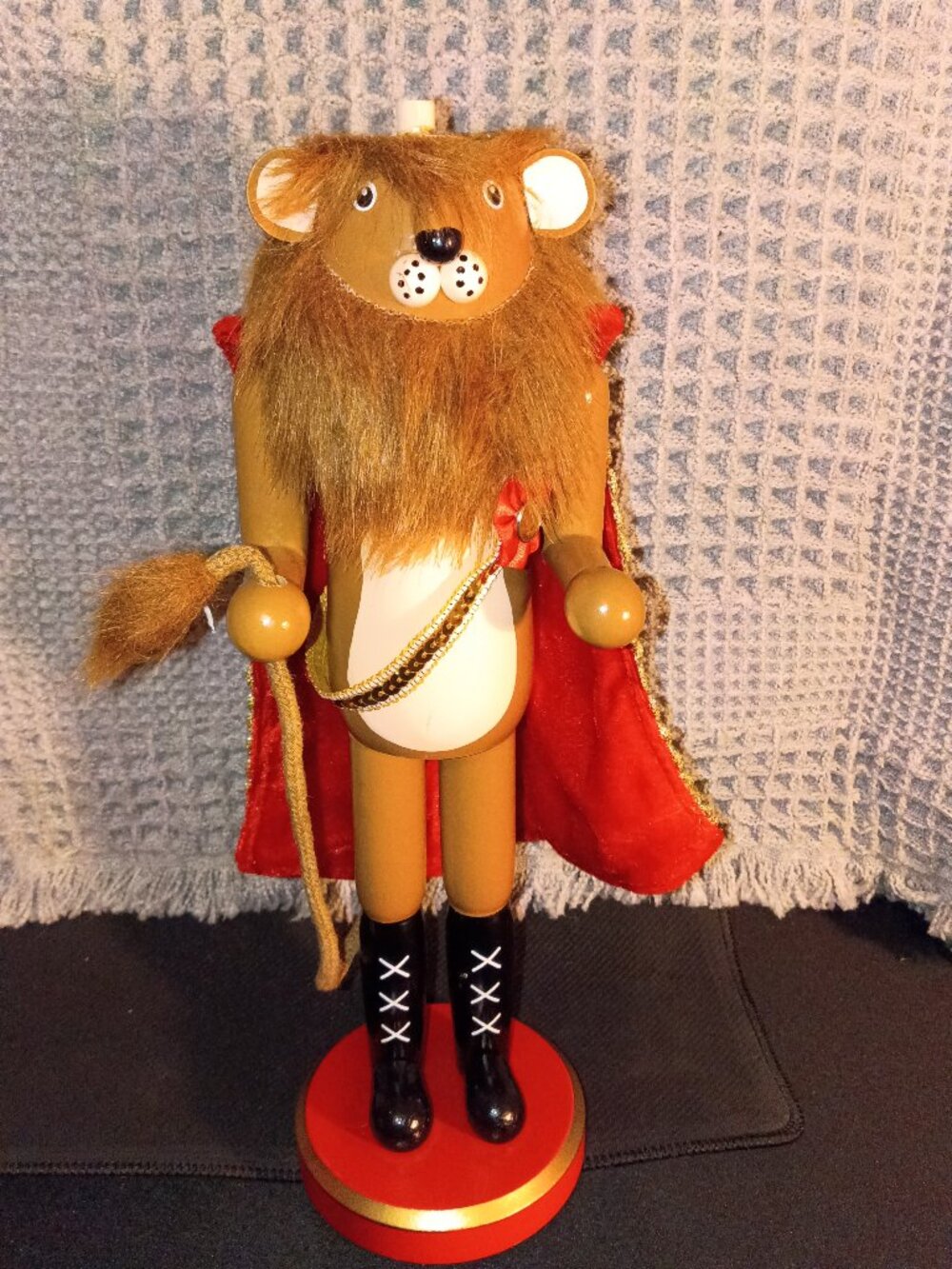 BEAUTIFUL COLORFUL WIZZARD OF OZ 14" INCH WOODEN COWARD LION NUTCRACKER